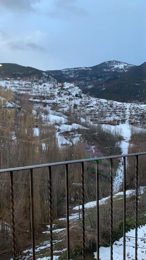 Apartamentsaloriaburg Farrera Bagian luar foto