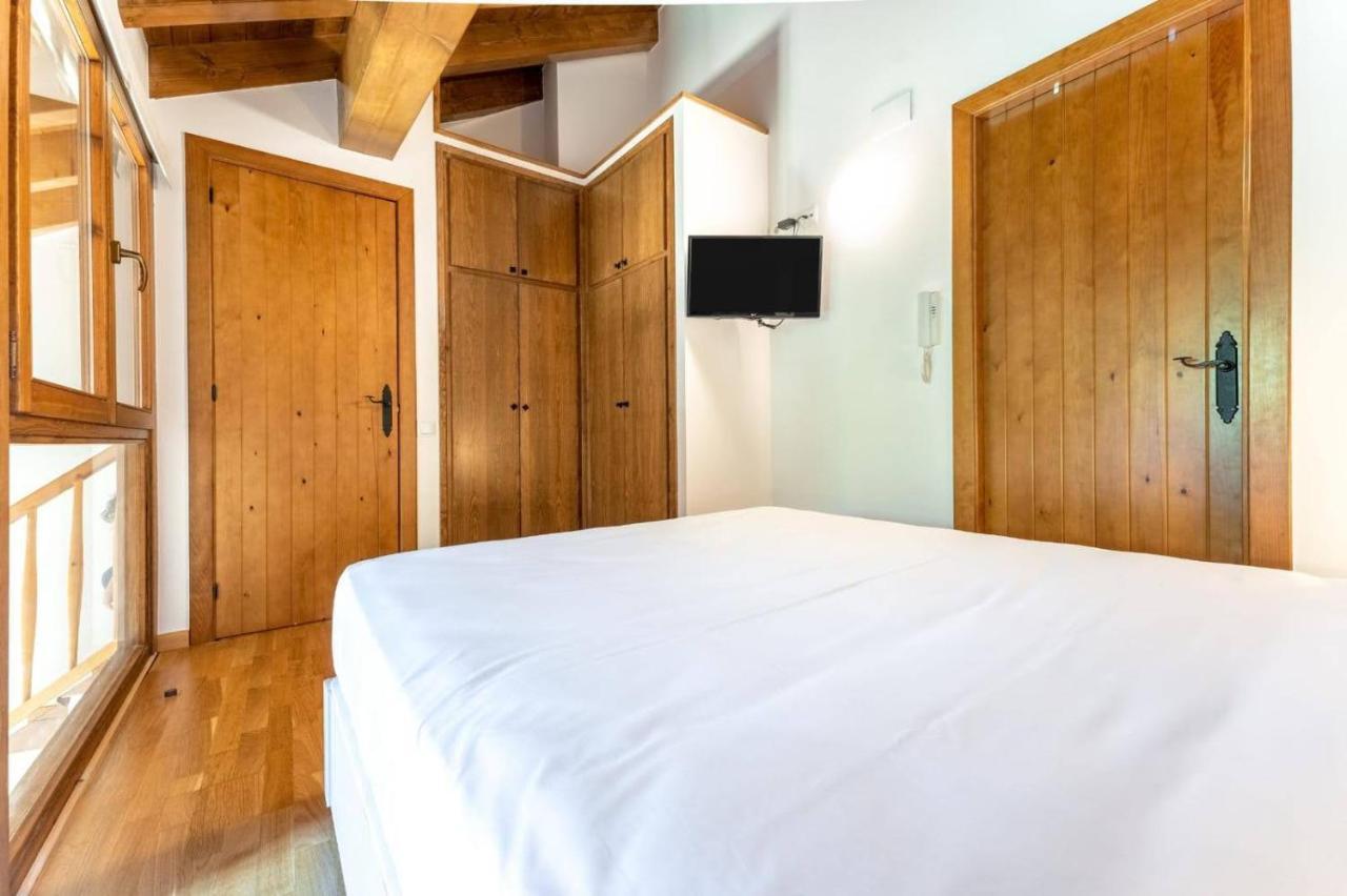 Apartamentsaloriaburg Farrera Bagian luar foto