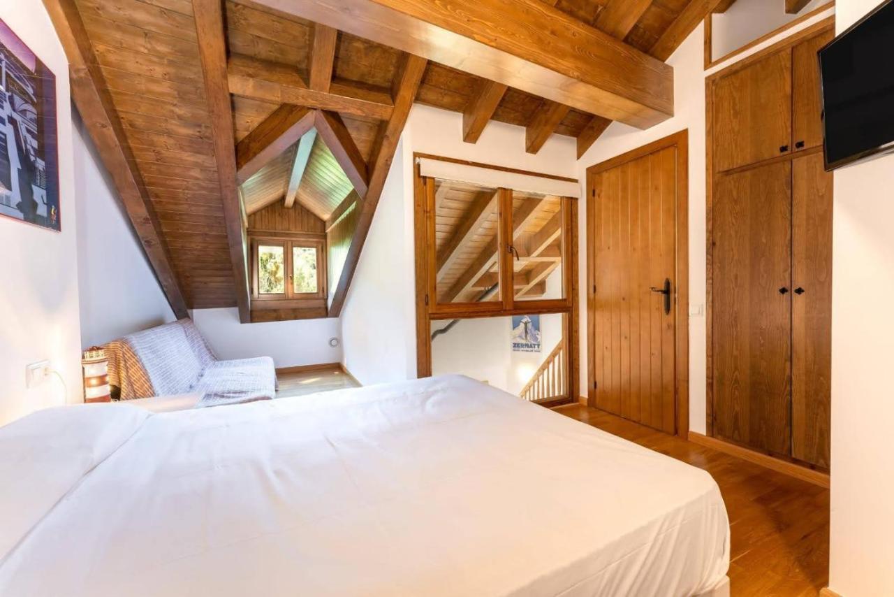 Apartamentsaloriaburg Farrera Bagian luar foto