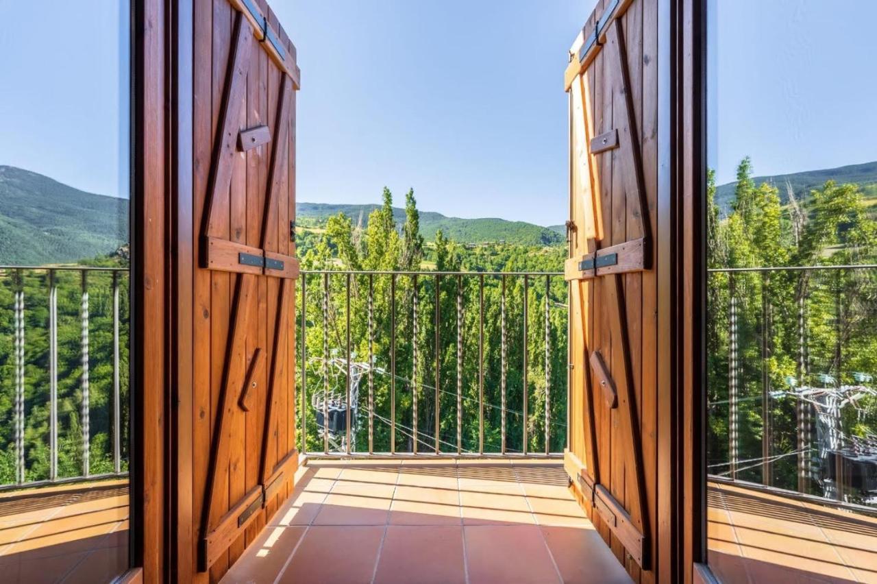 Apartamentsaloriaburg Farrera Bagian luar foto