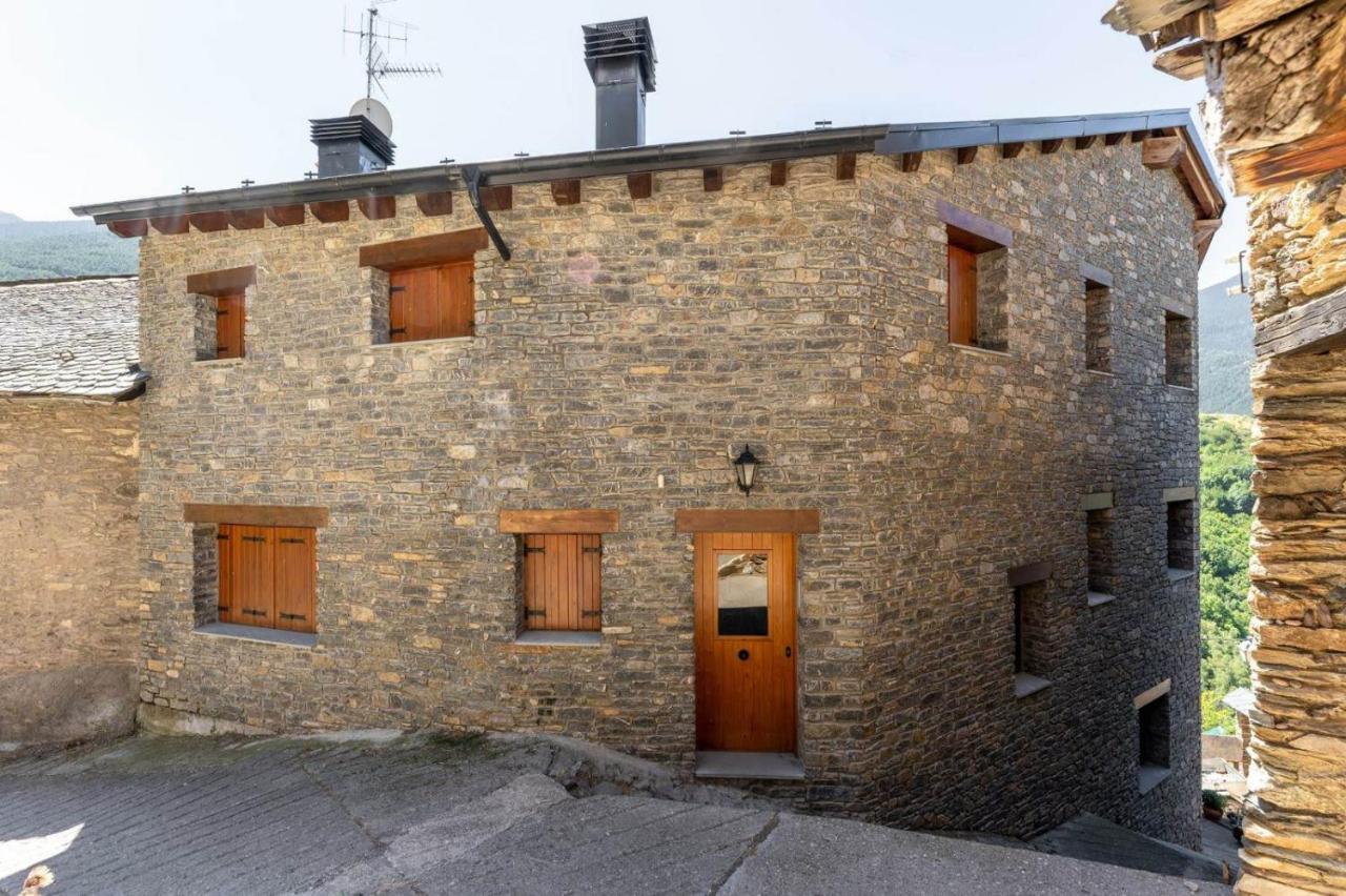 Apartamentsaloriaburg Farrera Bagian luar foto