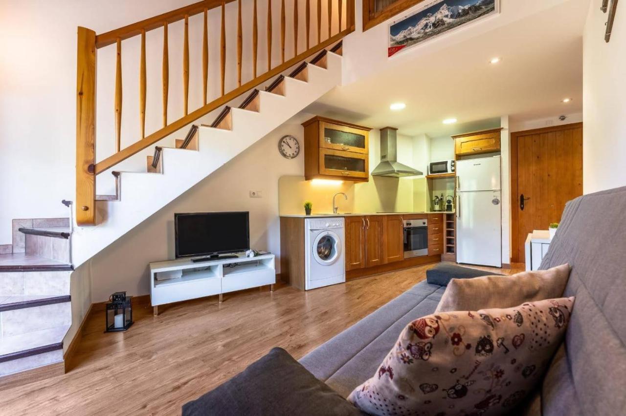 Apartamentsaloriaburg Farrera Bagian luar foto