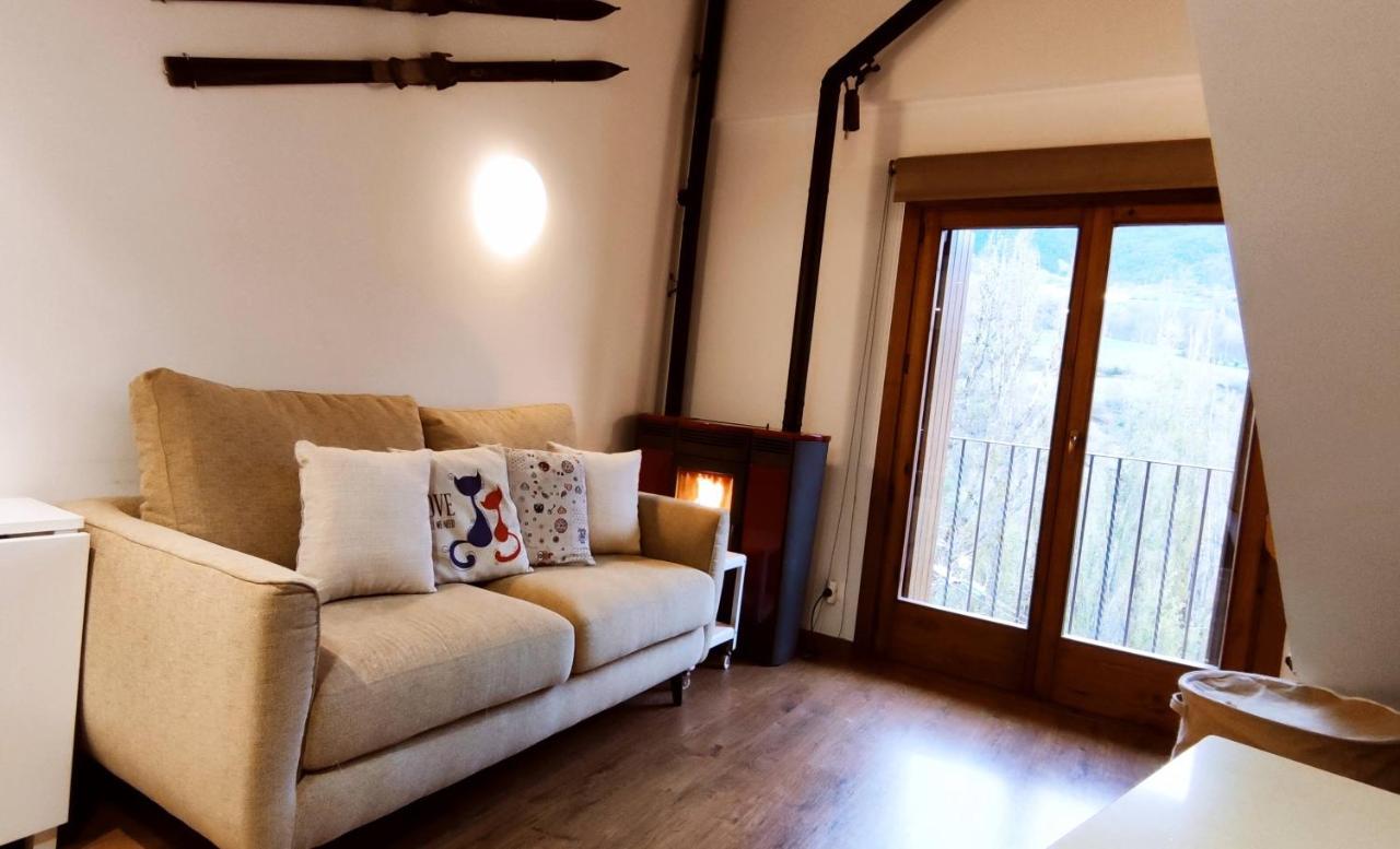 Apartamentsaloriaburg Farrera Bagian luar foto